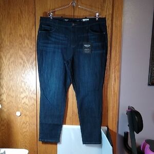 Simply Vera brand Women's Dark Blue Jeans, Size 18 Womens Short